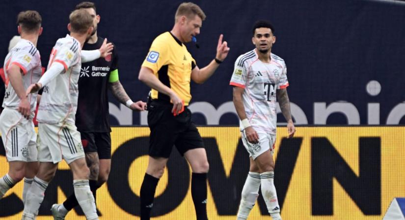 Kettős emberhátrányban, VAR-drámával fűszerezve is kihúzta a Bayern a rangadón