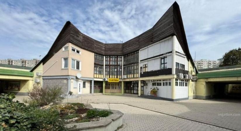 A győri Marcal aluljáró szívében árulnak egy üzletet - fotók