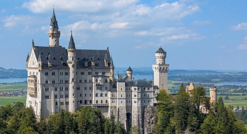 Kedvenc meséink kastélyának falai mögött sötét titok lapul – Egy őrült király megrázó tragédiáját rejti