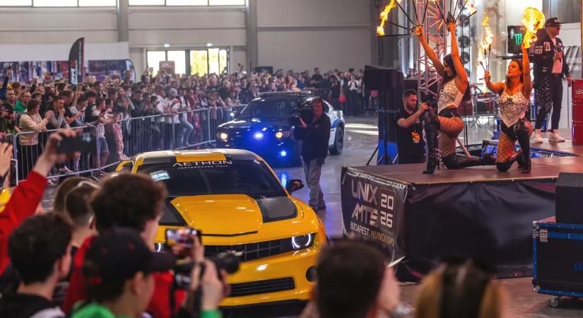 Tuningcunami és szexi, dögös csajok a Hungexpón