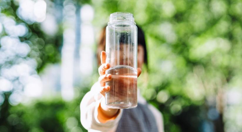 Palackozott víz vagy csapvíz? A szakértők szerint ez az egészségesebb