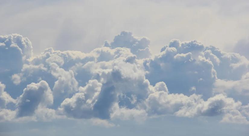 „Megnyílt a mennyország kapuja Magyarország felett” - csoda jelent meg az égen Szolnok közelében