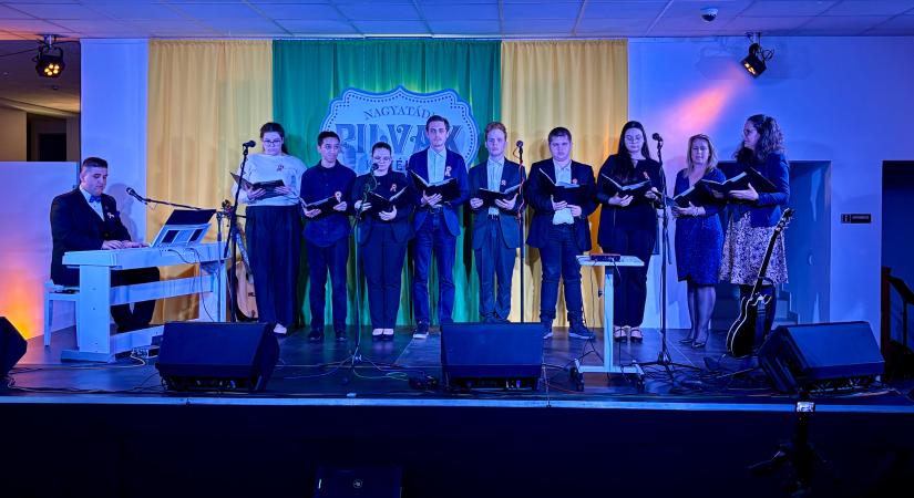 Nézzék meg a Nagyatádi Pilvax Kávéház zenés irodalmi estet