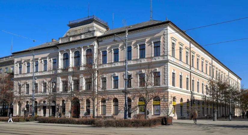 Még a választások előtt elárvereznék a MÁV debreceni székházát