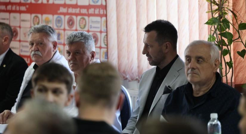 A hírbe hozó maga cáfolta, új nevek kerültek elő – válogatottak is a kalapban?