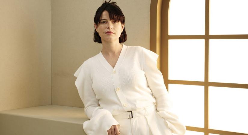 Egy éneklős realityben a második hely jutott neki, de az Oscaron most ő lehet az abszolút befutó