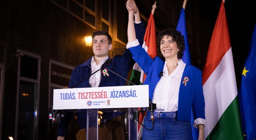 Dobrev Klára a fáklyás vonuláson keményen beolvasott Orbánnak: Putyin nyakörvét viseli a kormányfő