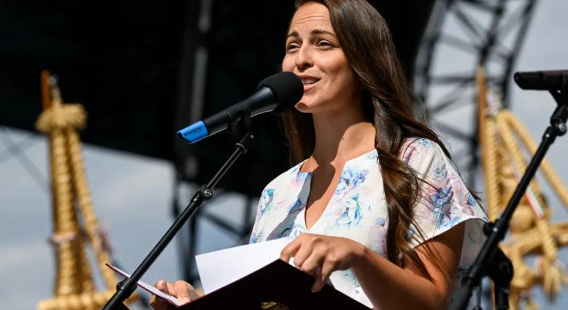 11 millió forint közpénzt kapott az az egyesület, ami tematikus kiadványban mutatta be a Fidesz egyik választókerületi jelöltjét