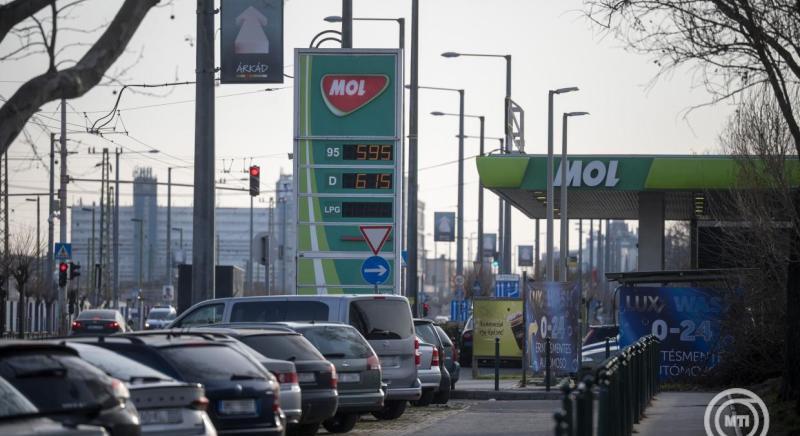 Kiemelten ellenőrzi a benzinkutakat a NAV