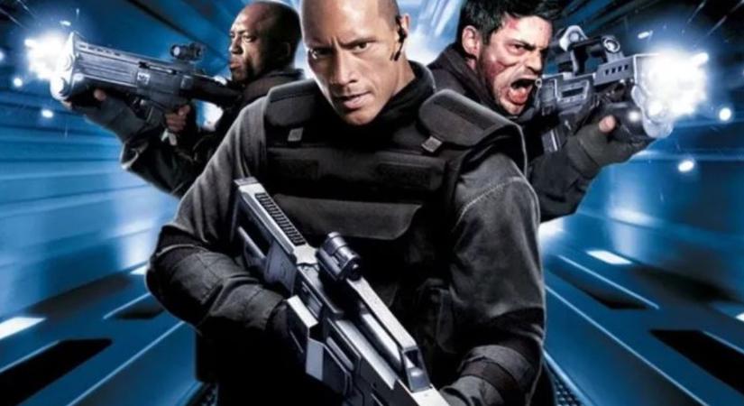 „Az egyik legrosszabb film" az élőszereplős Doom Rosamund Pike szerint