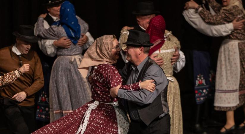 270 táncos és 13 együttes a tatabányai Néptánczfórumon