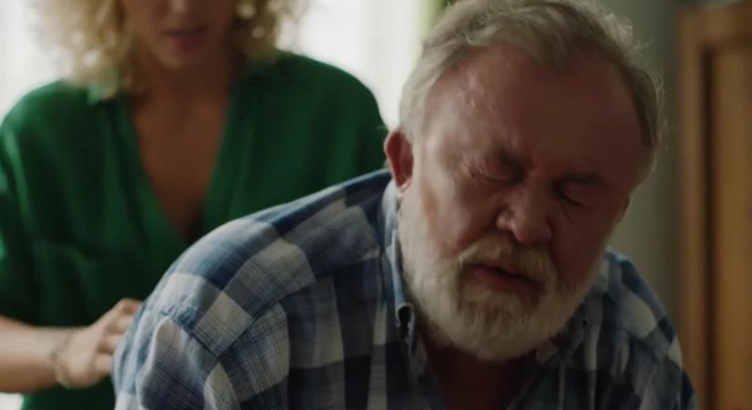 „Bekenem, hogy jobban csússzon!” – Juli a hivatalban segített a polgármesteren