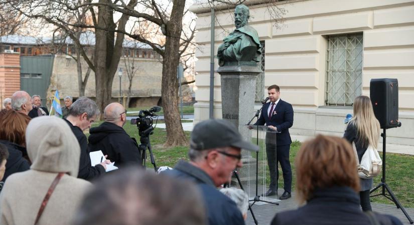 Nemzeti lobogók alatt emlékezett a Fidesz szegedi frakciója