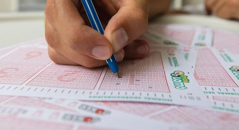 5 milliárd 575 millió: kihúzták a nyerőszámokat az ötös lottón