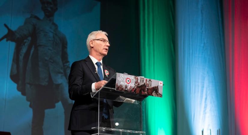 A nemzet ereje, hűsége és hite segítségével vagyunk ma is itt