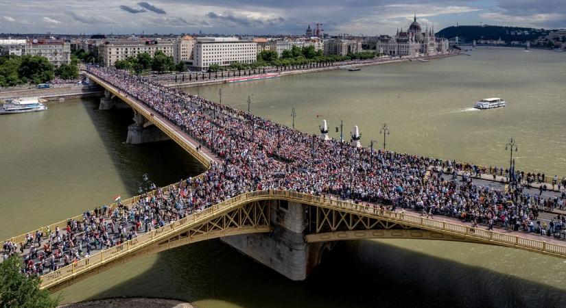 Kedves tiszás állampolgár, olvasgasson 12 pontot – hátha megérti, mi is ez a sok ember a Békemeneten!