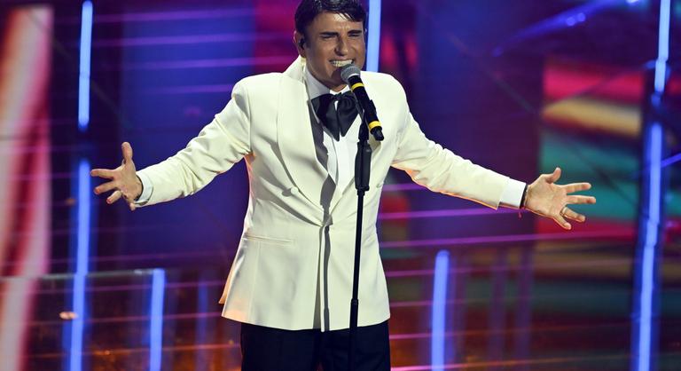 Kampánydalt csinálnak egy olasz szerelmes slágerből?