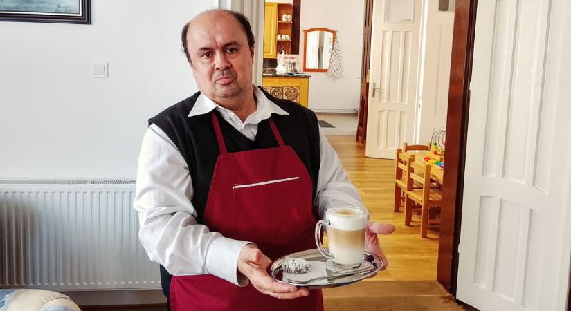 Különleges kávézóra bukkantunk a határ menti kisvárosban: ilyen nincs még egy az országban!