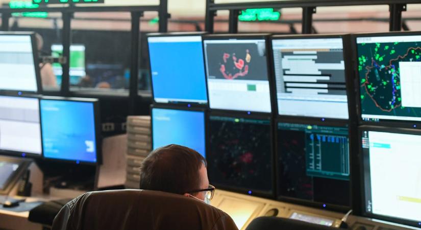 Gratulálunk a magyar politikusoknak: 2,5 millió forint felett van a fizetésük