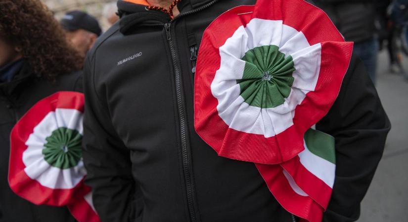 Ezt nem ússzuk meg a számháborúval, még egymillió kokárda is üzen