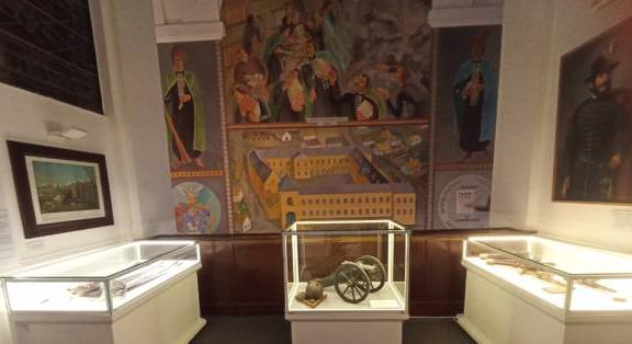 „Élővé kell tenni a történelmet” - Beszélgetés dr. Kész Barnabással a Debreceni Református Kollégium 1848–49-es kiállításáról