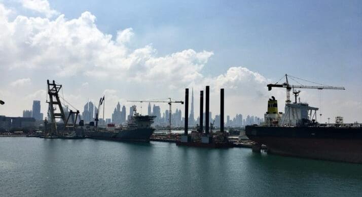 Mi történt a Hormuzi-szorosnál? – Eddig csak 77 hajó jutott át, Irán most egy török hajót átengedett