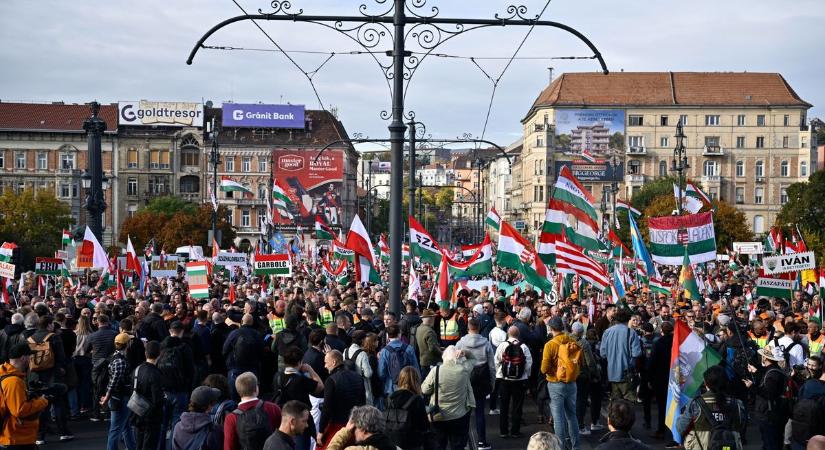 „Így állunk ki a hazánk mellett” – megérkeztek a pécsiek a Békemenetre! (VIDEÓ)