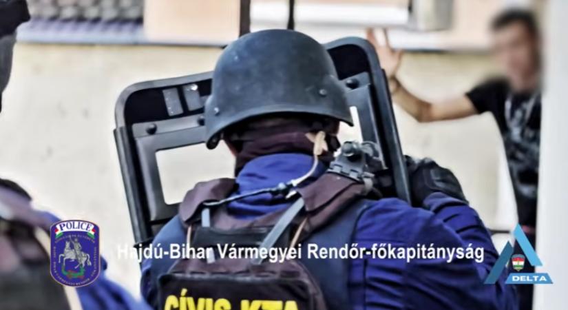 Így csaptak le a rendőrök Hajdúszováton