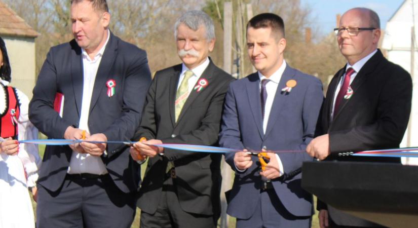 „Ne bántsd a magyart!” – üzente Kövér László Zrínyi Miklós legendás jelmondatával