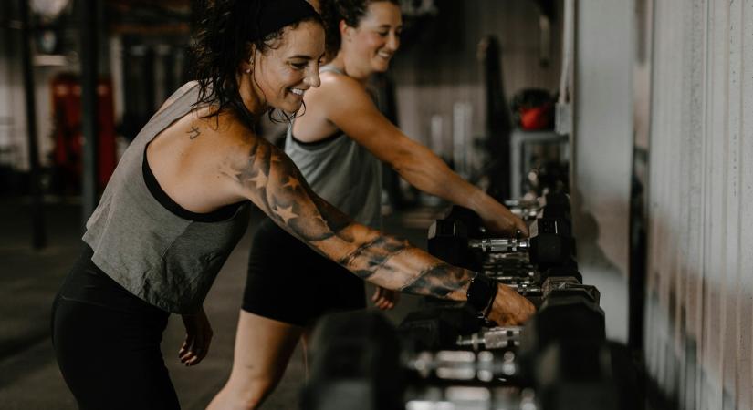 „Megjegyezte, hogy szépen alakul a fenekem.” – Sztorik az edzőtermi férfiakról