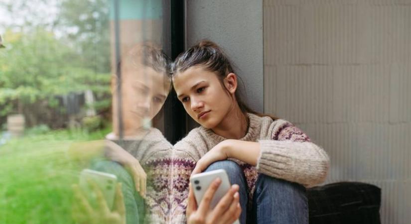 7 aggasztó jel a tinilányok viselkedésében: sokan tartják őket normálisnak, pedig bajt jeleznek