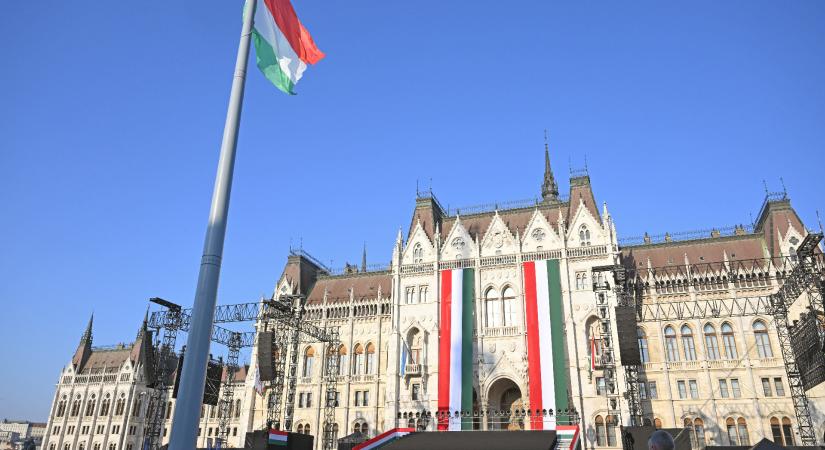 Fél Budapestet lezárják a menetek és az ünnepi programok miatt