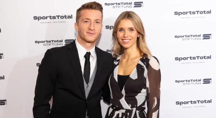 Rémisztő balesetet szenvedett a terhes Scarlett, a kórházból üzent a magzatáról