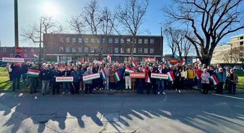 Hatalmas tömeg várható, Hajdú-Biharból is rengetegen érkeznek a Bekemenetre – folyamatosan frissül – fotókkal, videókkal