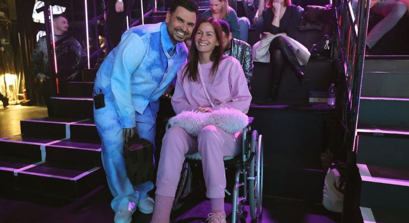 Horváth Tamás a feleségével csókolózik legújabb videóklipjében