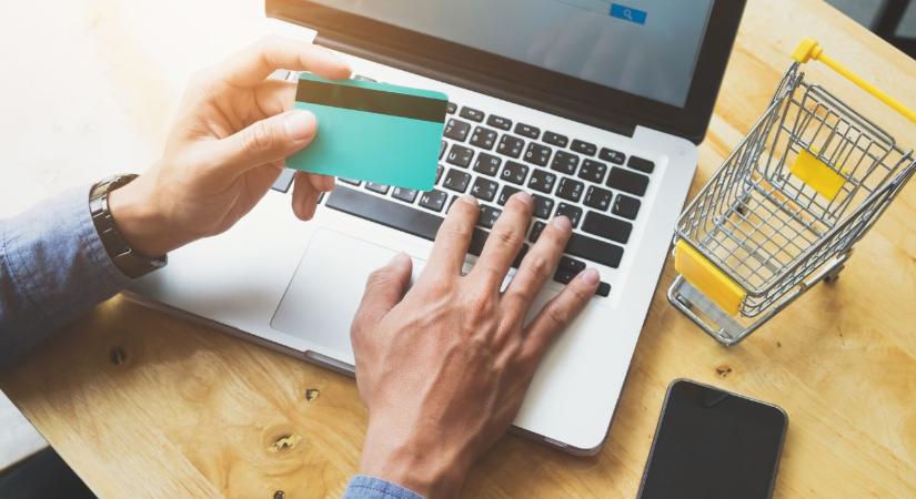 Bukott vételár és elérhetetlen eladók: így úszhat el a pénzed a gyanúsan olcsó webshopokban