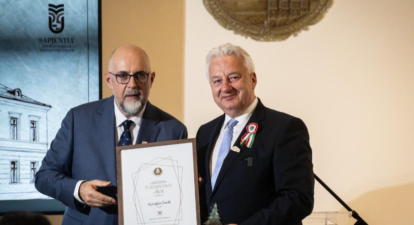 Semjén Zsoltot nemzetpolitikai munkásságáért Ezüstfenyő-díjjal tüntette ki az RMDSZ  VIDEÓ