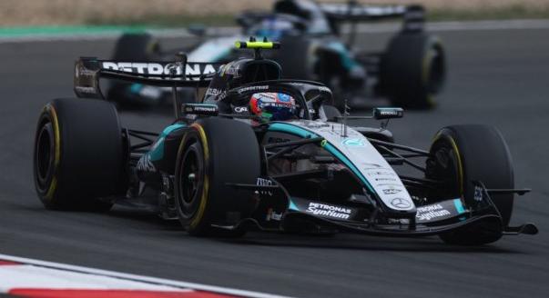 Antonelli győzött Kínában, Hamilton dobogón