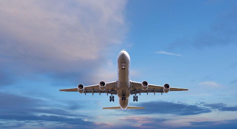 Drámai percek: Zala felett álltak le a futóművei a vészhelyzetbe került repülőgépnek