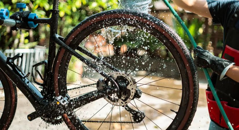 Végre itt a szezon: hagyományos és elektromos kerékpár felkészítése a tavaszra