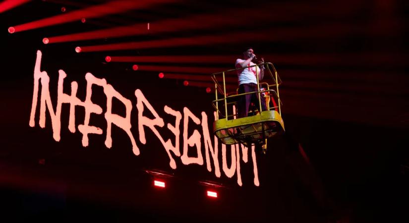 „Én legalább annyira rajongok Beton.Hofiért, mint ti” – mondta Beton.Hofi az arénás koncertjén