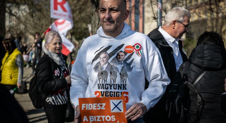 Győzike máris elvitte a legjobban öltözött békemenetes díját