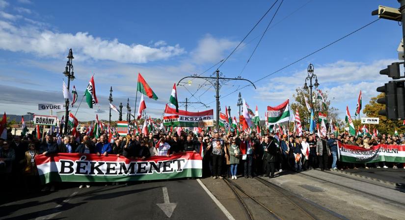 Már gyülekeznek a Békementre, ikonikus dallal köszönt be Orbán Viktor – cikkünk frissül
