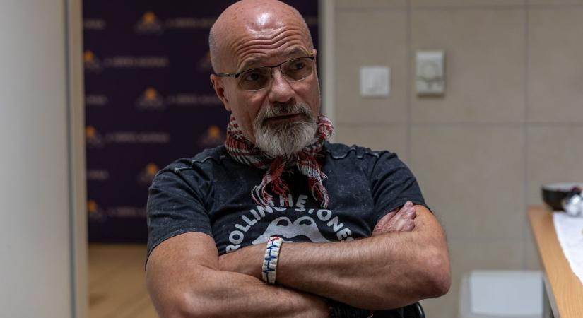 Teltház fogadta Zacher Gábort Tatabányán – a függőségeinkről beszélt a toxikológus