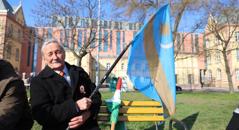 „Egy csepp vagyok a magyar tengerben, de erre büszke vagyok!” - Székelyföldről is rengeteg magyar család érkezett a Békemenetre