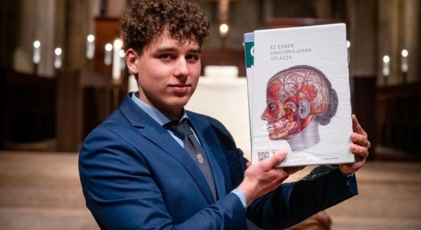 Biológia és kémiazseni: Benis Benedek, a sokoldalú pannonhalmi bencés diák - fotók