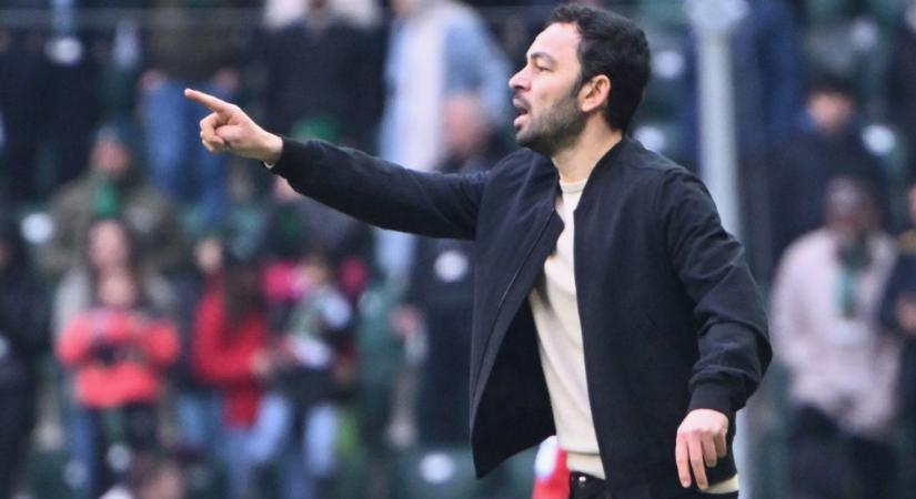 Döntetlennél kapott büntetőt a 92. percben egy csapat, tüntetőleg a teljes kispad bevonult az öltözőbe