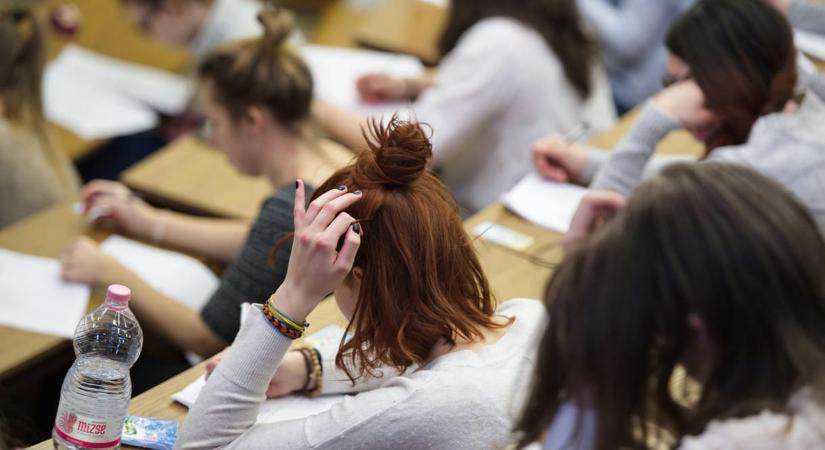 Rendőrök vittek el egy diákot az ELTE jogi karának előadásáról