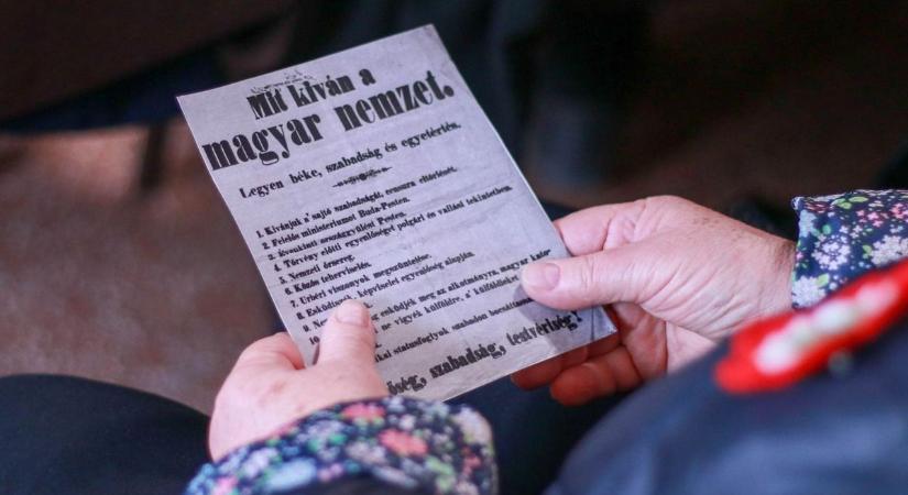 „A magyarok istenére Esküszünk, Esküszünk, hogy rabok tovább nem leszünk!” - emlékeztek meg a fiatalok