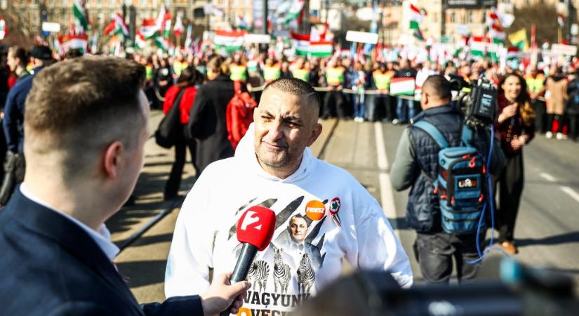 „A szívünk hozott ide minket” – ismert közéleti szereplők nyilatkoznak a Békemenetről